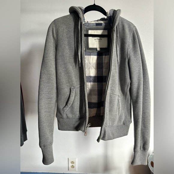 Abercrombie sweater - Picture 1 of 3